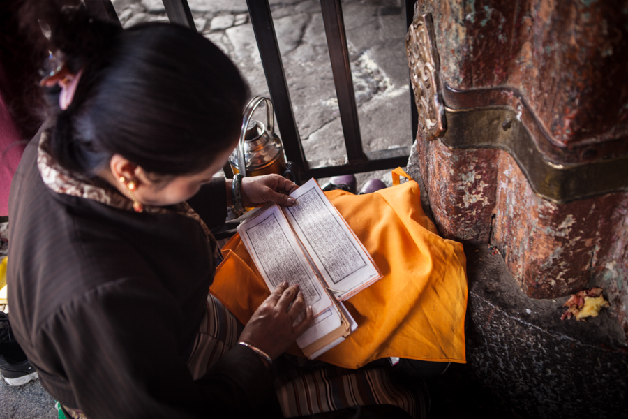 http://www.lauraportinaro.com/files/gimgs/69_women-reading-the-holy-scriptures-at-jokhang-lhasa.jpg